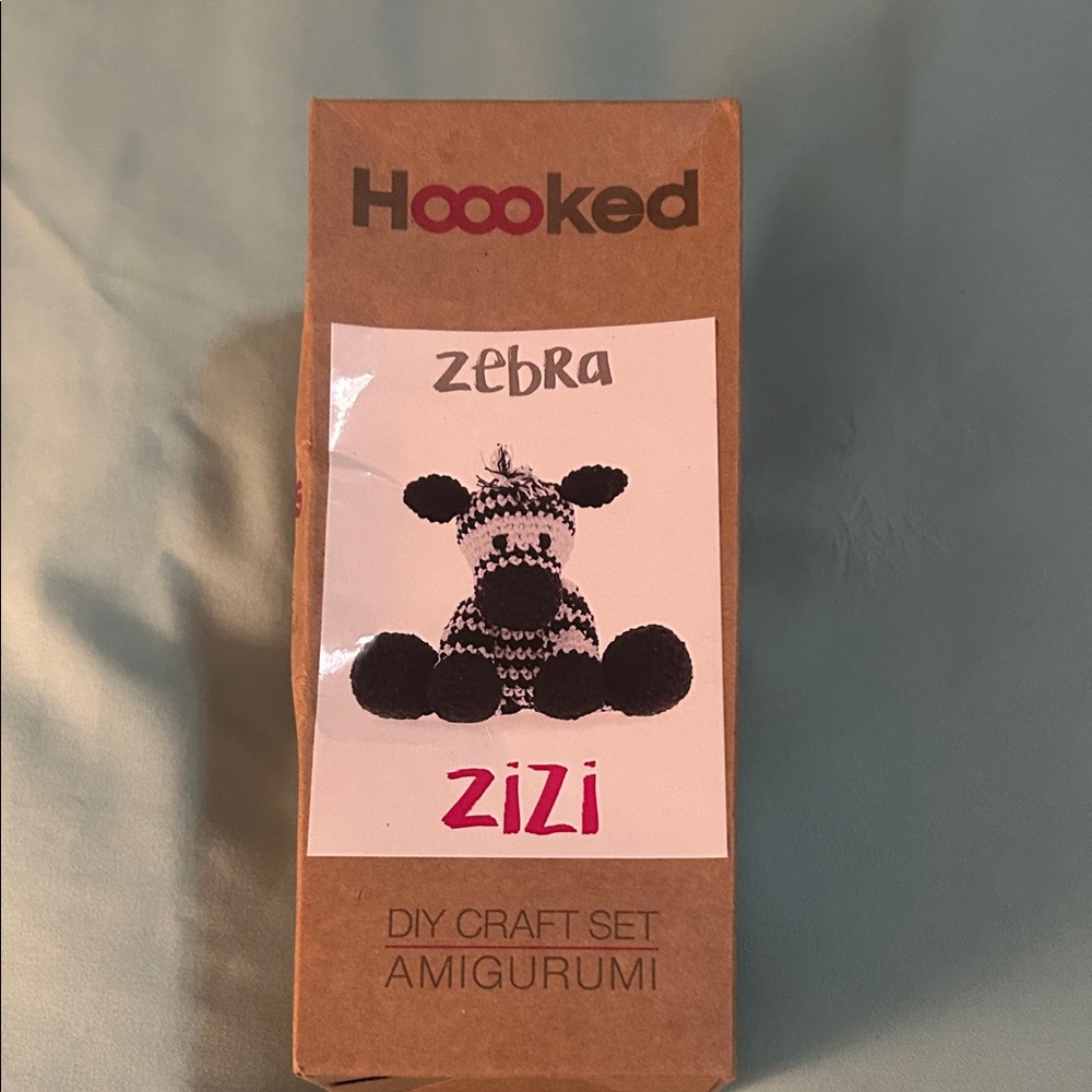 Hoooked Zebra Amigurumi DIY Crochet Set